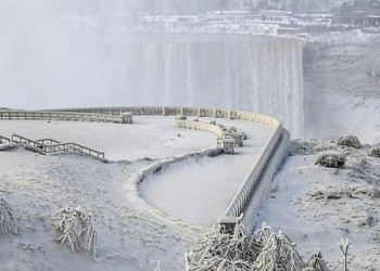 Impresionante: las Cataratas del Niágara se congelaron parcialmente por la ola de frío