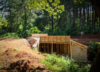 Vialidad Provincial construye nuevo puente sobre el arroyo El Solito