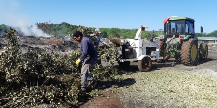 PROBLEMÁTICA. El IEA N° 7 linda con un exbasural donde se sigue tratando el suelo.