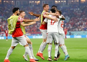Suiza derrotó a Serbia en un partidazo y se metió en octavos