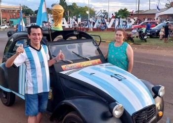 Acondicionó el 3CV de su papá para alentar a la Selección Argentina