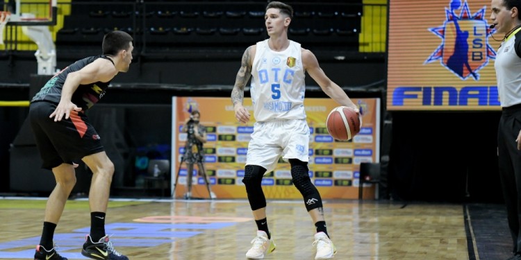 CONDUCTOR. De Los Santos es el base del equipo “Celeste”, que irá hoy por un lugar en la final sudamericana.