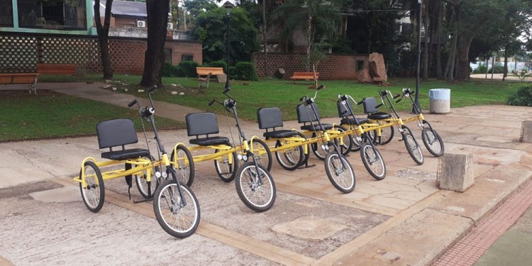 ADAPTADAS. Las bicicletas pueden usarse en la costanera posadeña.