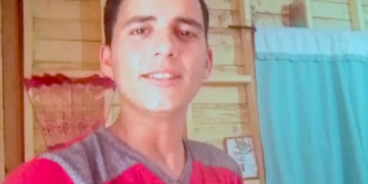 PESQUISA. La policía comenzaba los rastrillajes en busca del joven.