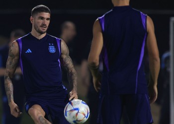 “Todo está bien”, aseguró De Paul tras los rumores de un posible desgarro