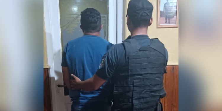 ANTE LA JUSTICIA. El sospechoso tras ser detenido por los efectivos.