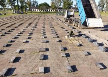 Camión salió de Misiones con nueve toneladas de droga escondidas bajo piedras de cantera