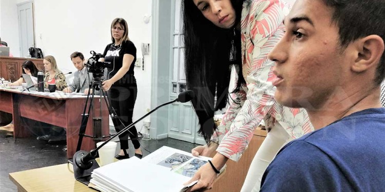 TESTIMONIO CLAVE. Luis Horacio Giménez observó las imágenes del bolso hallado en el pozo junto al cadáver de Marina el 31 de diciembre de 2013 en Nemesio Parma.