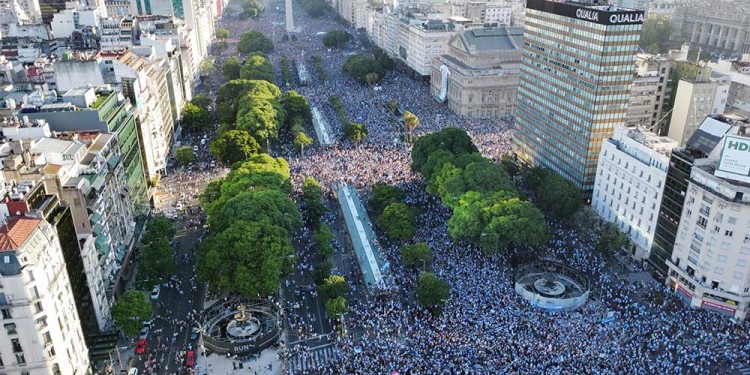 González lamentó la mirada centralista del Gobierno decretando un feriado nacional cuando los jugadores de Argentina festejarán el título solo en Capital Federal.