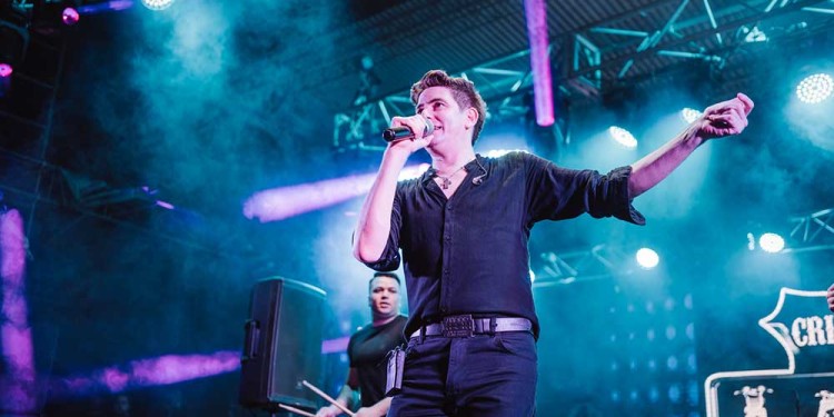 UN GRAN PROFESIONAL. Cristian Wagner y banda La Ruta tocó por primera vez en el escnario de la Fiesta Nacional de la Navidad del Litoral