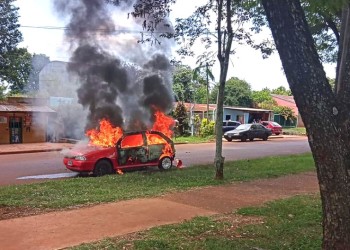 Investigan incendio de automóvil en Apóstoles