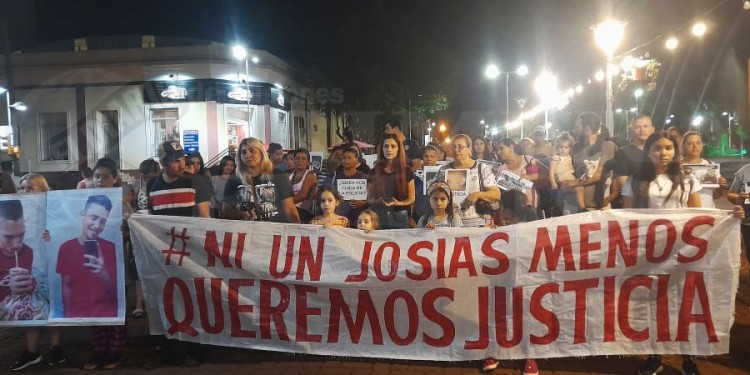 MARCHAS. Antes y después del conocer lo que había ocurrido con el menor, la familia no dejó de pedir justicia.