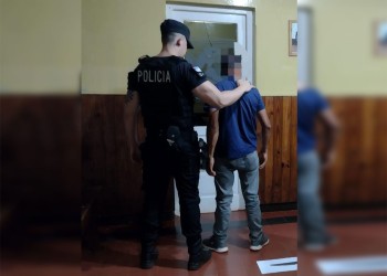 Fue a pedir ayuda a la comisaría porque otro hombre lo agredió con un machete