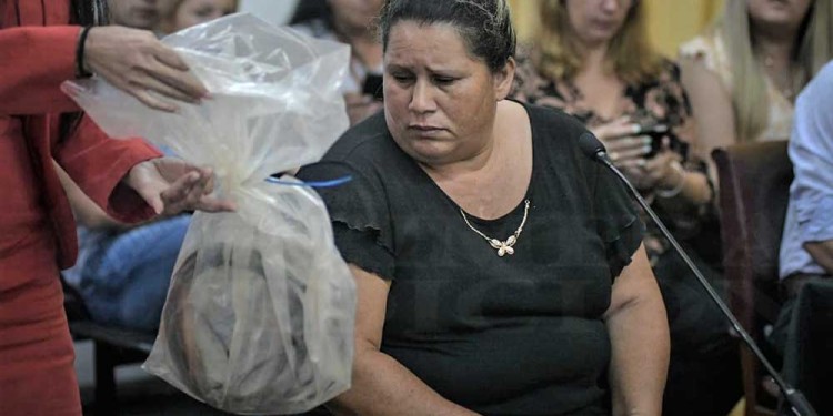 INSTANTE. “Ese alargue lo armé yo y se los di con un ventilador”, dijo la madre de Marina sobre el cable atado al cadáver de su hija.