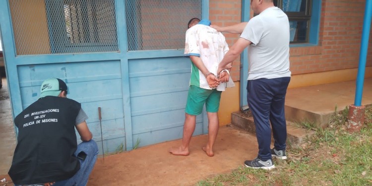 A RENDIR CUENTAS ANTE LA JUSTICIA. El acusado momentos después de ser capturado por la policía.