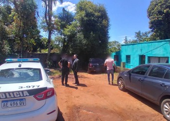 Llegaron hasta la casa de una vecina, la amenazaron con una pistola y se fueron