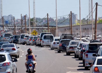 Postal que se repite: intenso movimiento en el puente San Roque por las fiestas de fin de año
