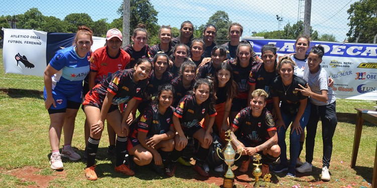 EN LO MÁS ALTO. Las chicas de Olimpia ganaron el Clausura en reserva. (Foto Prensa Liga Obereña).