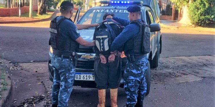 EL MÁS JOVEN. Este sospechoso fue capturado ayer cerca de la escena del hecho. Tiene 19 años.