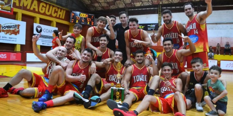 El Oriental venció por 71 a 57 a su clásico rival Mitre y sumó su tercer campeonato consecutivo. (Foto Club Tokio).