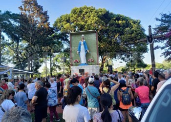 Cientos de fieles peregrinaron a la Virgen Inmaculada en el Monumento Mariano
