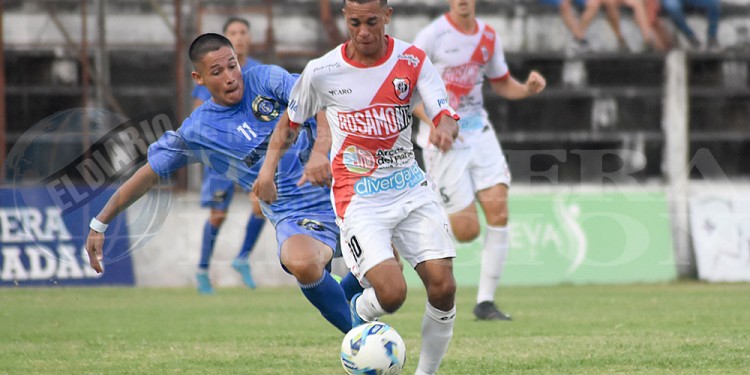 EN DUDA. Ezequiel Monzón Cabral, de gran tarea en la ida, se juega la titularidad con otro habilidoso: Klyniauk.