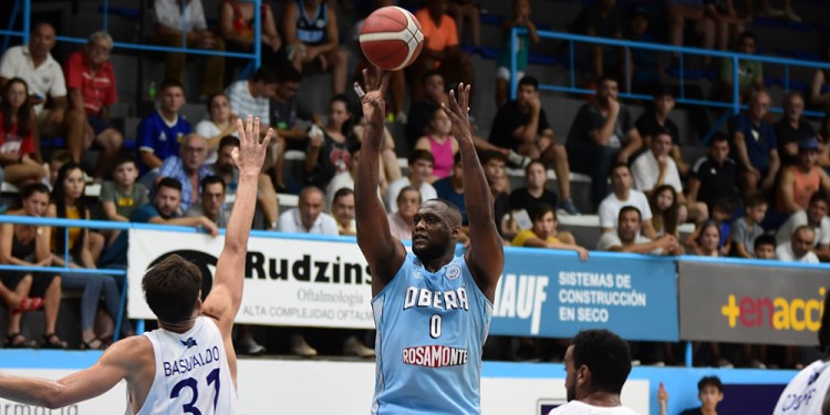 IMPARABLE Mitchell anotó 25 puntos y tomó 11 rebotes para el “Celeste”.