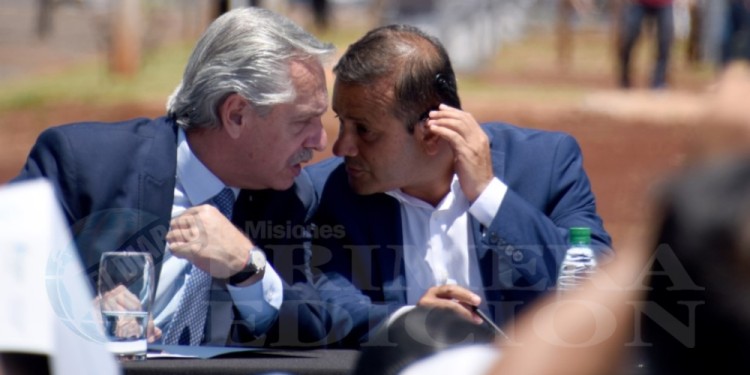 BREVES DIÁLOGOS. Fernández con Herrera Ahuad en los preparativos para el acto en Itaembé Guazú.