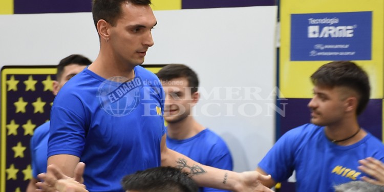 ALTURA. Con 2 metros, el chubutense Hugo Raggi es el más alto del equipo