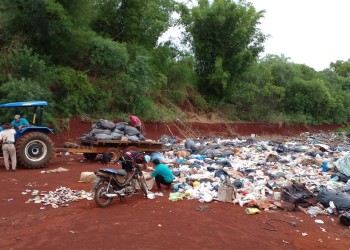 Indignación por basural a cielo abierto a  metros del acceso a la Cruz de Santa Ana