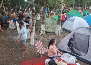 Las carpas vuelven a copar Itacaruaré y son la postal del verano