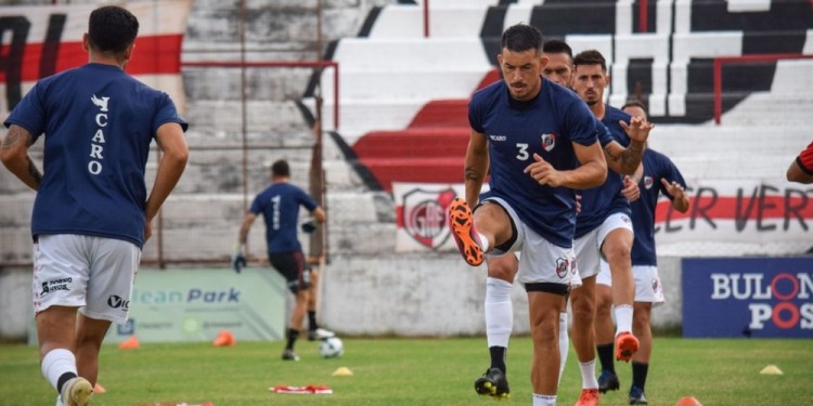 CLAVE EN EL FONDO. Desde que arrancó el certamen, “Chulo” Millán se asentó en el lateral izquierdo de La Franja./ Gentileza Prensa GAF