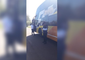 Un chofer de colectivo de media distancia manejaba alcoholizado