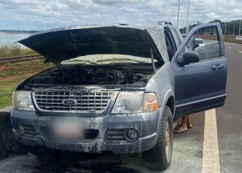 Auto rumbo a Encarnación se incendió en plena avenida costera de Posadas