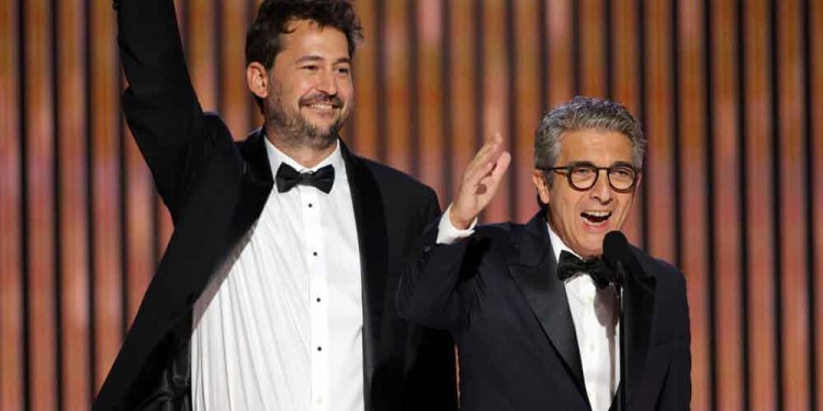 Argentina, 1985 un drama histórico dirigido por Santiago Mitre, protagonizado por Ricardo Darin y escrita por Mitre y Mariano Llinas