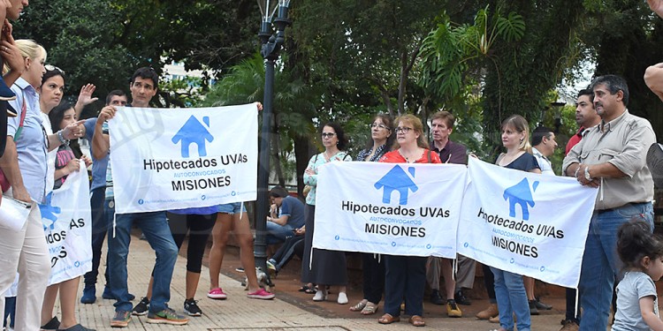 PEDIDOS DE AYUDA. El desproporcionado aumento de las cuotas de los créditos UVA desató reclamos en todo el país. El Estado misionero fue el primero en tomar una medida concreta de ayuda para las familias endeudadas.