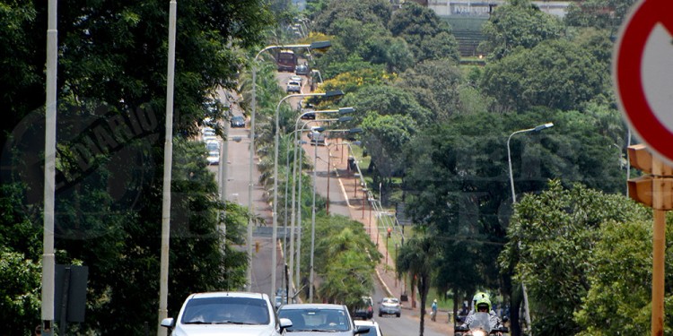 BUEN MOMENTO. Los brasileños copan los restaurantes de Iguazú y los guías de turismo están muy solicitados.