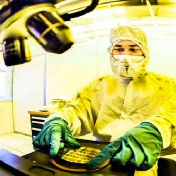 Célula nerviosa artificial que técnicamente puede definirse como una neurona electroquímica orgánica basada en la conductancia