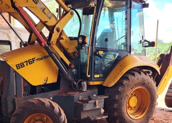 Denuncian daños vandálicos a  una retroexcavadora municipal