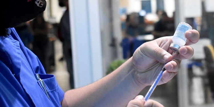 REPARTICIÓN. La semana que viene la Nación distribuirá las vacunas entre las jurisdicciones.