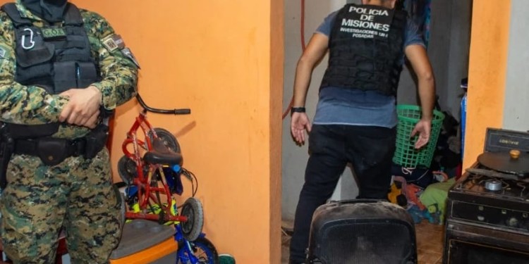 Cocaína, armas y nueve detenidos en allanamientos en la chacra 181 de Posadas