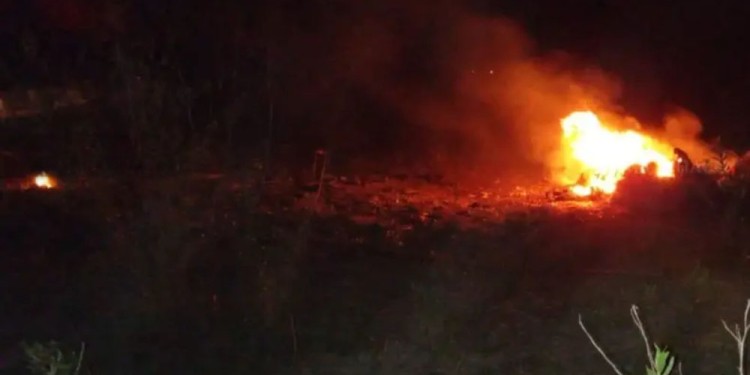 SINIESTRO. Tras precipitarse al suelo. la avioneta explotó uy sus ocupantes murieron calcinados.