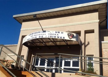 Lo filmaron desnudo con su hija de 3 años, lo denunciaron y dijo a la policía que es “hippie”