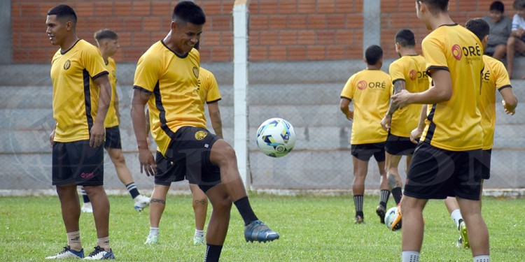PREPARACIÓN. Los jugadores tuvieron el primer contacto con la pelota a fines de enero.