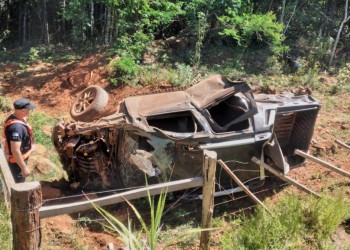 Despiste y vuelco en Colonia Aurora deja un joven en estado crítico