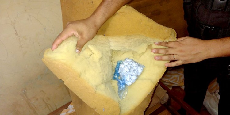 DENTRO DEL COLCHÓN. Parte de la droga fraccionada para la venta.