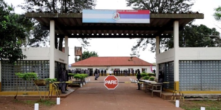 GUARDIA. El interno debía presentarse a las 8 de ayer.