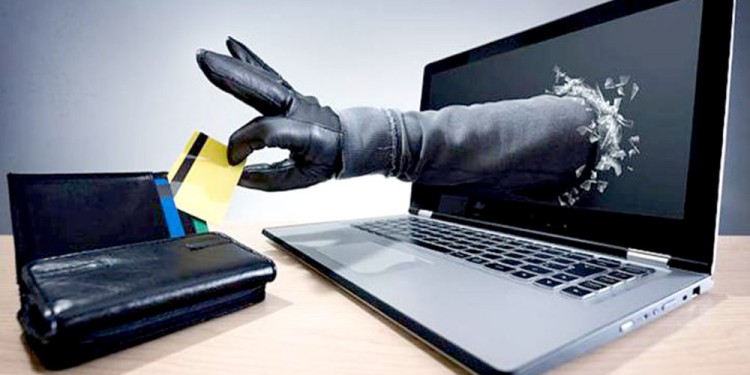 AL ACECHO. La directora de Cibercrimen de la Policía recordó acciones para evitar los fraudes online.