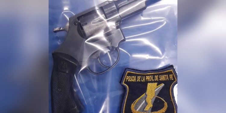 El sindicado tenía en su poder un revólver calibre 32 largo.