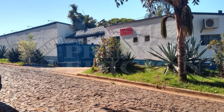 ESCENA. A la tarde llegaron a pie al motel ubicado sobre Monseñor de Andrea y por la noche se conoció el crimen.